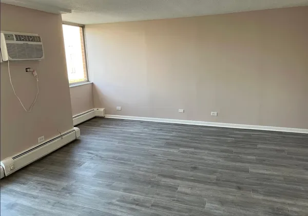 $2,600 | 2211 South Stewart Avenue, Unit 3B, Lombard, IL 60148