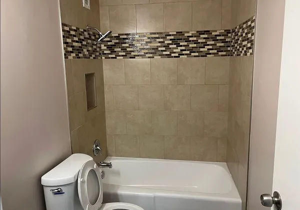 $2,600 | 2211 South Stewart Avenue, Unit 3B, Lombard, IL 60148