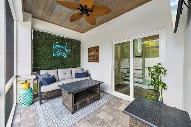 $960,000 | 515 Douglas Place, Dunedin, FL 34698