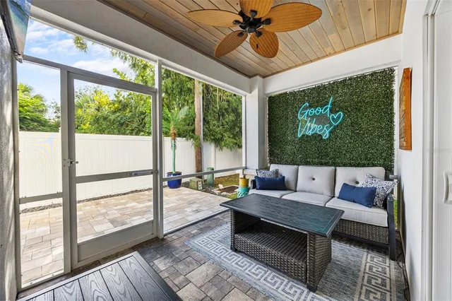 $960,000 | 515 Douglas Place, Dunedin, FL 34698