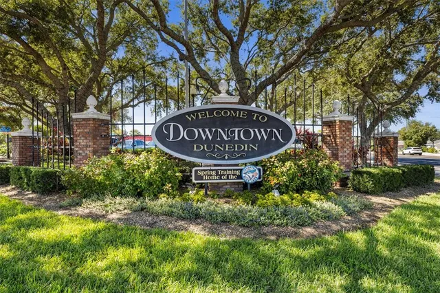 $960,000 | 515 Douglas Place, Dunedin, FL 34698