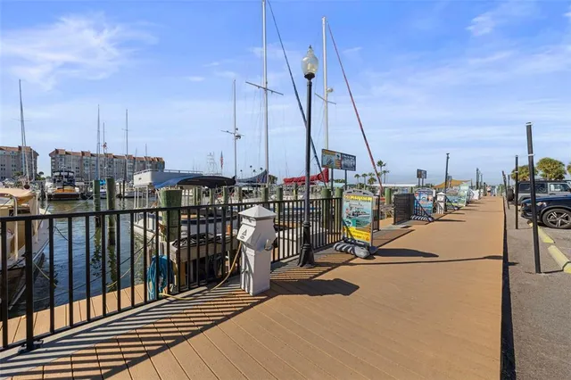 $960,000 | 515 Douglas Place, Dunedin, FL 34698