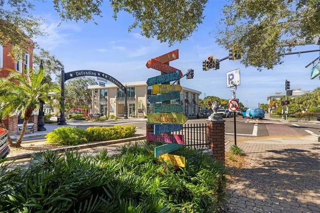 $960,000 | 515 Douglas Place, Dunedin, FL 34698