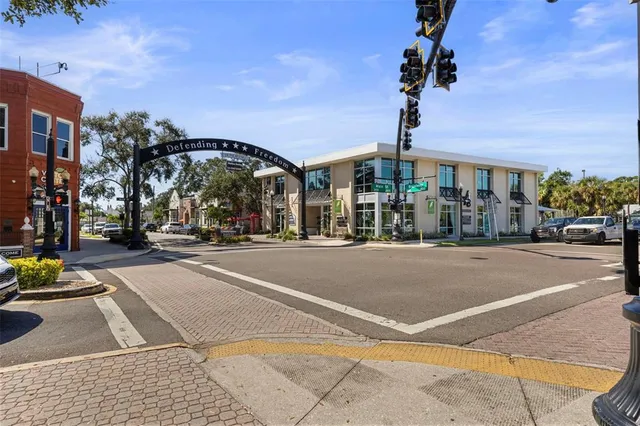 $960,000 | 515 Douglas Place, Dunedin, FL 34698