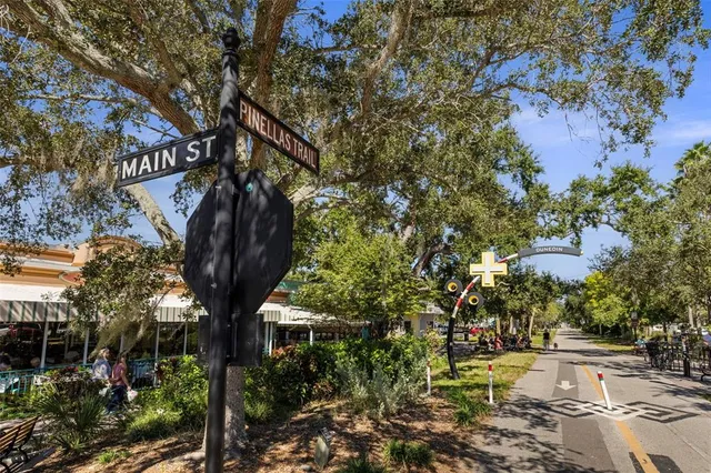 $960,000 | 515 Douglas Place, Dunedin, FL 34698