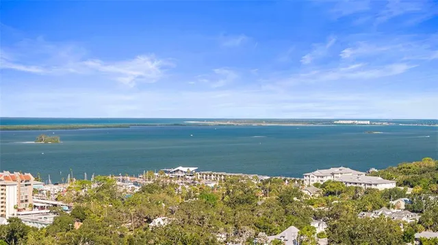 $960,000 | 515 Douglas Place, Dunedin, FL 34698