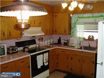 418 Millbank Road Upper Darby, PA 19082 - Photo 4 of 5 Kitchen