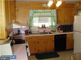 418 Millbank Road Upper Darby, PA 19082 - Photo 5 of 5 Kitchen