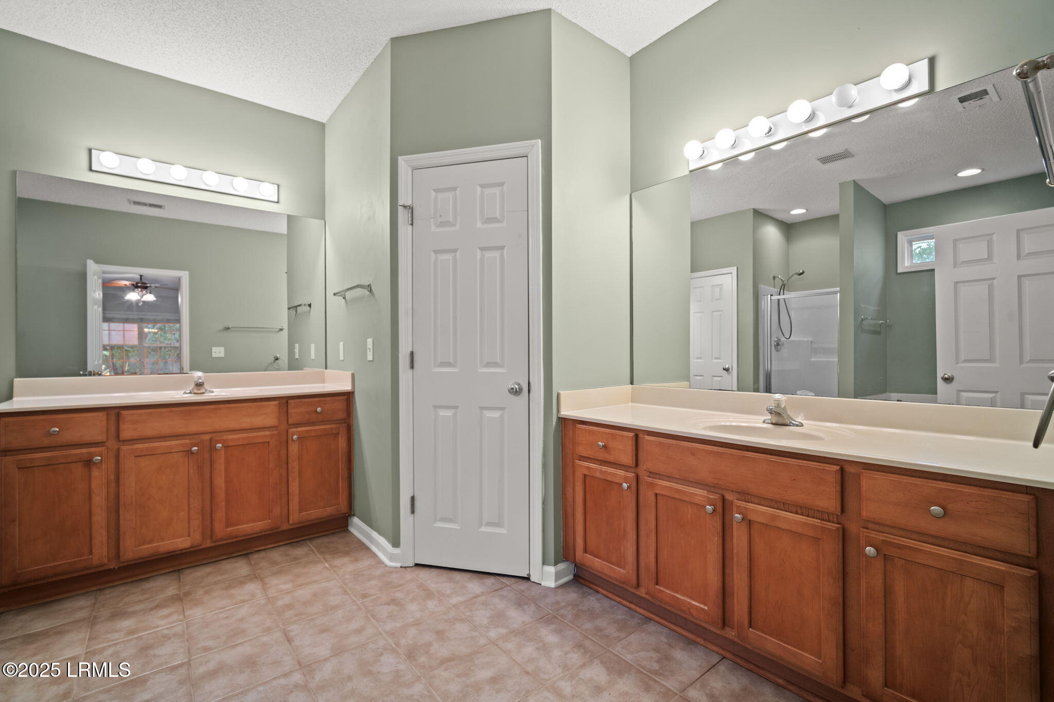 79 Kendall Drive Bluffton, SC 29910 - Photo 5 of 37 35-web-or-mls-10_8-63