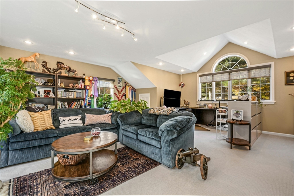 22 Winston Road Holliston, MA 01746 - Photo 19 of 40 Gallery Image 19