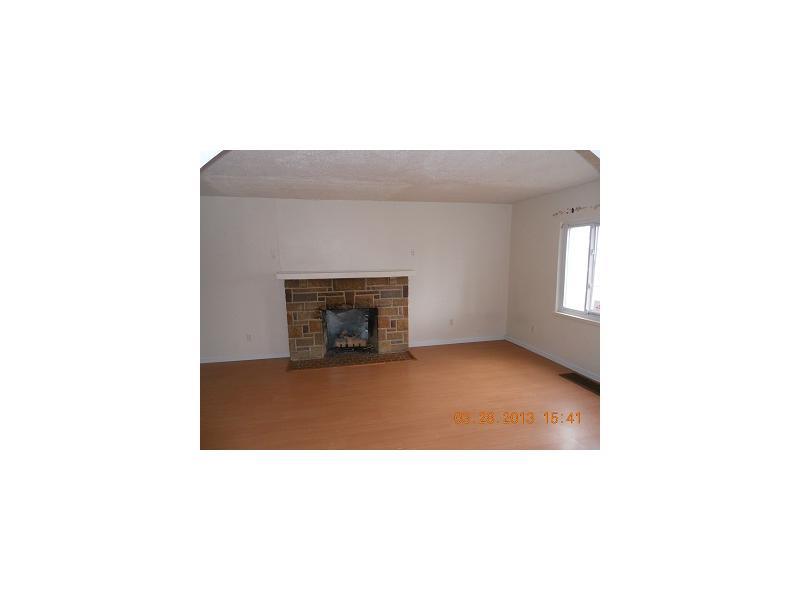 224 Freeport Road Butler, PA 16002 - Photo 3 of 9 Living Room.