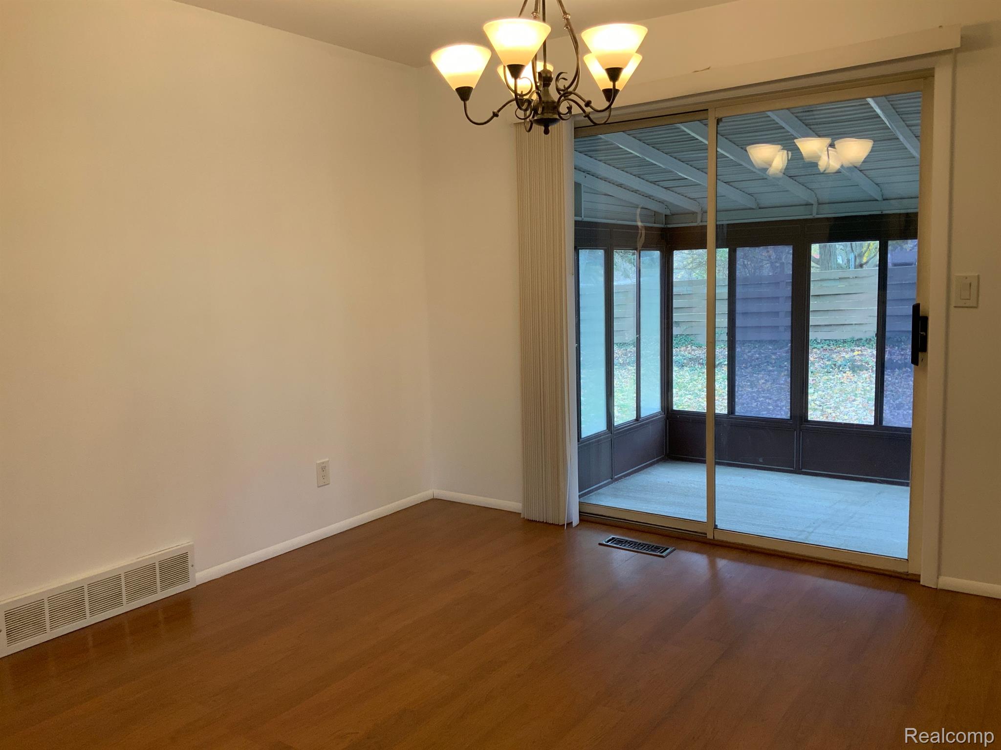 599 West Pierson Road Flushing, MI 48433 - Photo 5 of 24 Gallery Image 5