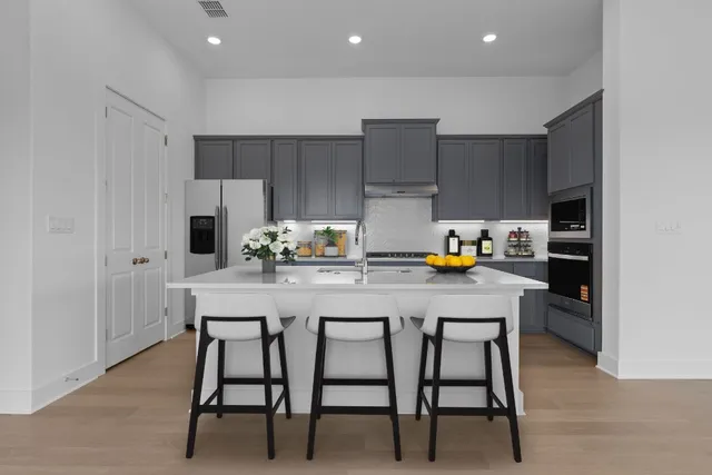 $549,000 | 566 Sage Thrasher Circle, Dripping Springs, TX 78620