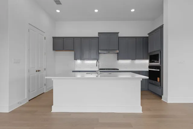 $549,000 | 566 Sage Thrasher Circle, Dripping Springs, TX 78620