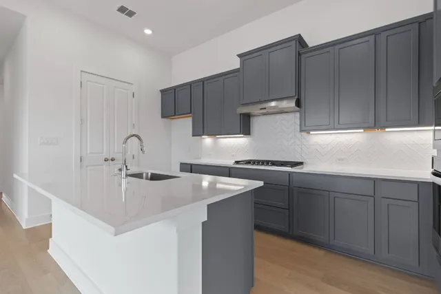 $549,000 | 566 Sage Thrasher Circle, Dripping Springs, TX 78620