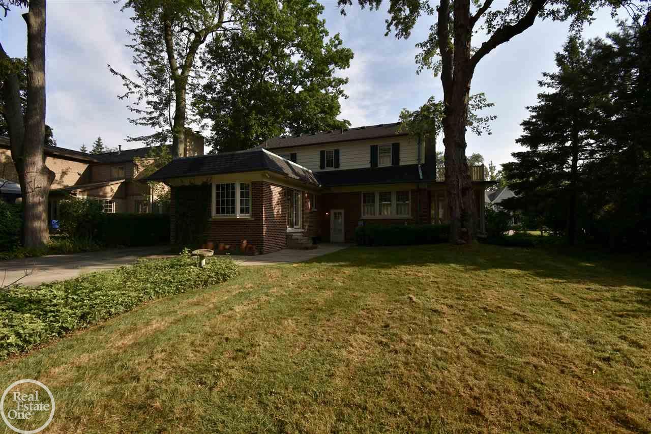 49 Hawthorne Road Grosse Pointe, MI 48236 - Photo 29 of 30 31388913-28.JPG
