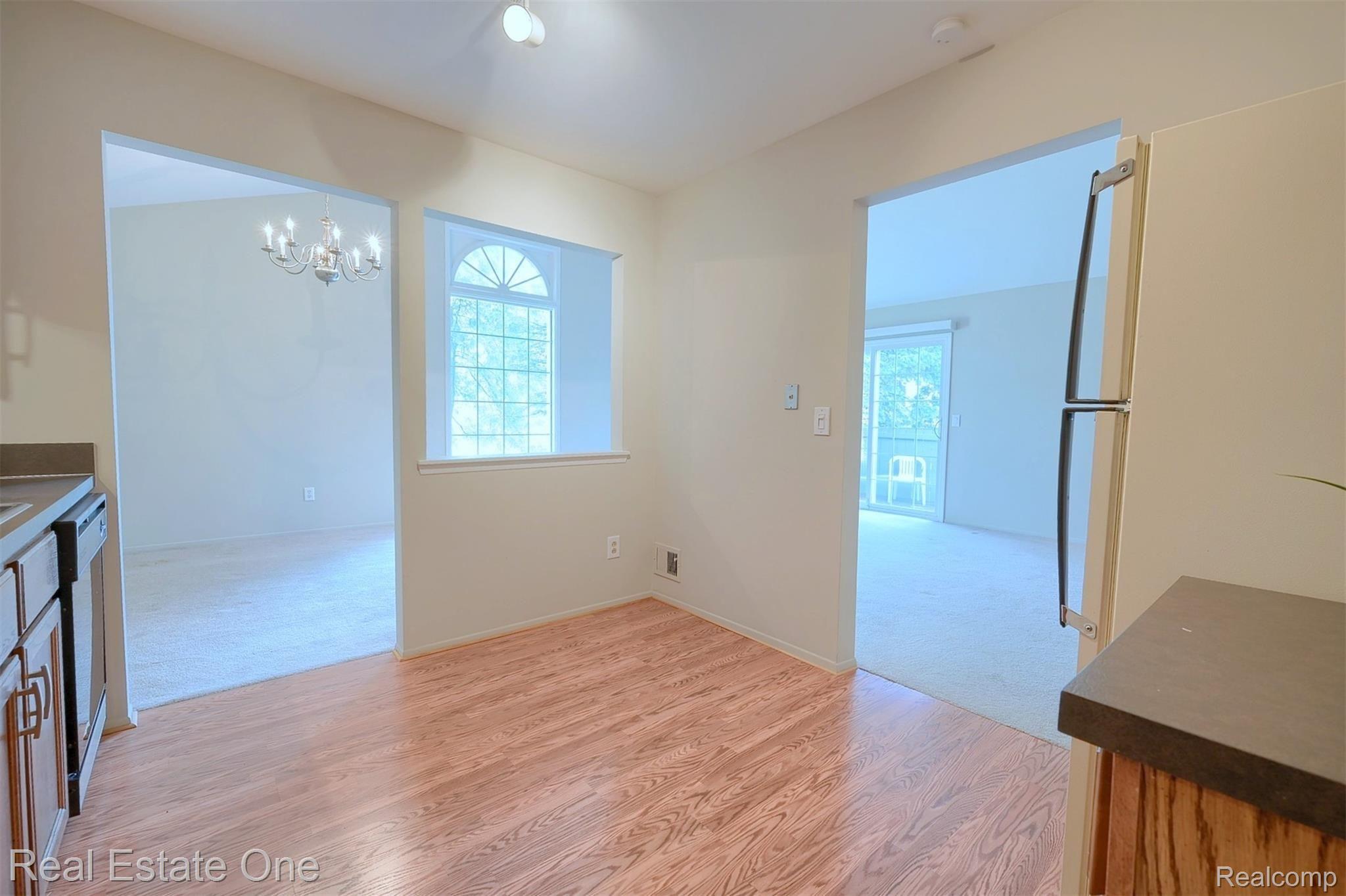 1360 Crescent Lane, Unit 304 Rochester, MI 48306 - Photo 13 of 41 Breakfast-Nook