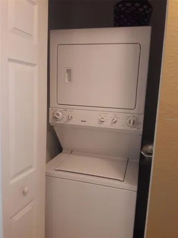 a close up view of a washer and dryer