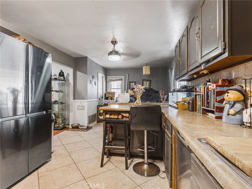 14792 Riata Street Midway City, CA 92655 - Photo 11 of 46