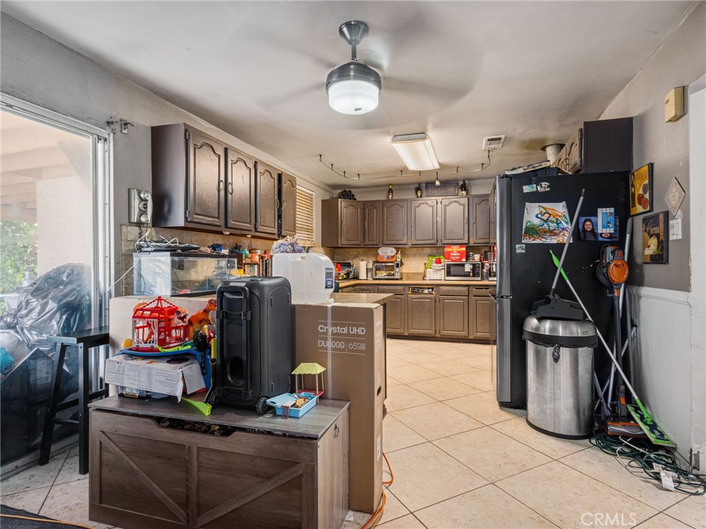 14792 Riata Street Midway City, CA 92655 - Photo 8 of 46
