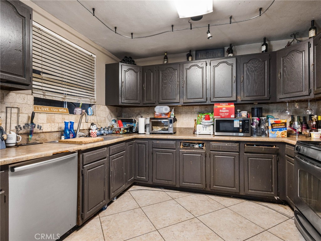 14792 Riata Street Midway City, CA 92655 - Photo 9 of 46