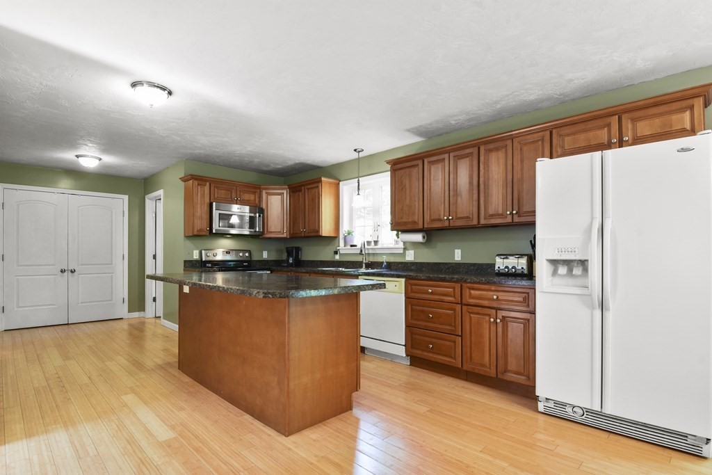 118 Charlton Road Spencer, MA 01562 - Photo 3 of 27 Gallery Image 3