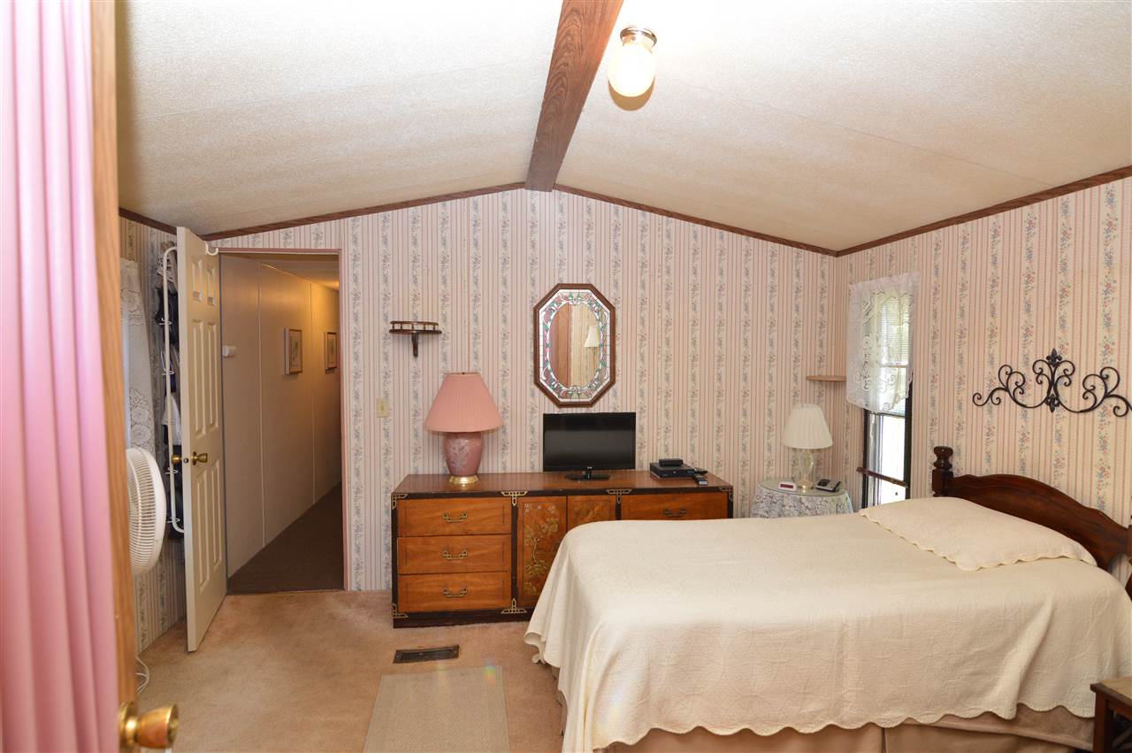 98 Elm Street Epping, NH 03042 - Photo 14 of 28