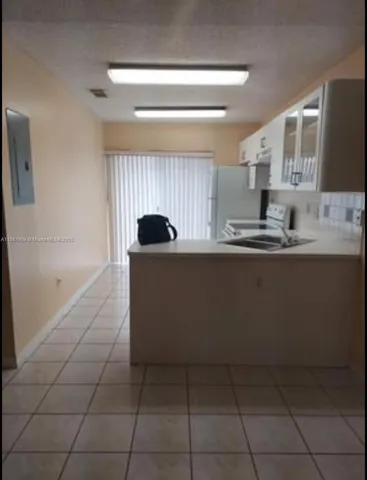 $2,600 | Tamiami, Miami, FL 33182