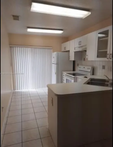 $2,600 | Tamiami, Miami, FL 33182