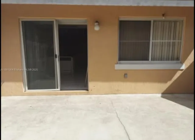 $2,600 | Tamiami, Miami, FL 33182