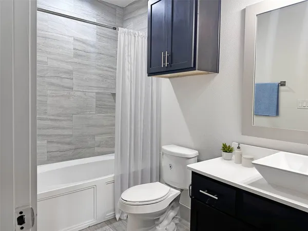 $1,402 | 2727 Brazos Street, Unit 15, Houston, TX 77006