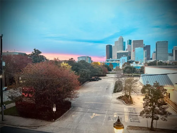 $1,402 | 2727 Brazos Street, Unit 15, Houston, TX 77006