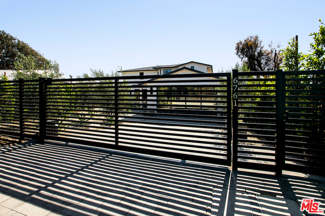 6761 Wandermere Road Malibu, CA 90265 - Photo 33 of 35 Gallery Image 33