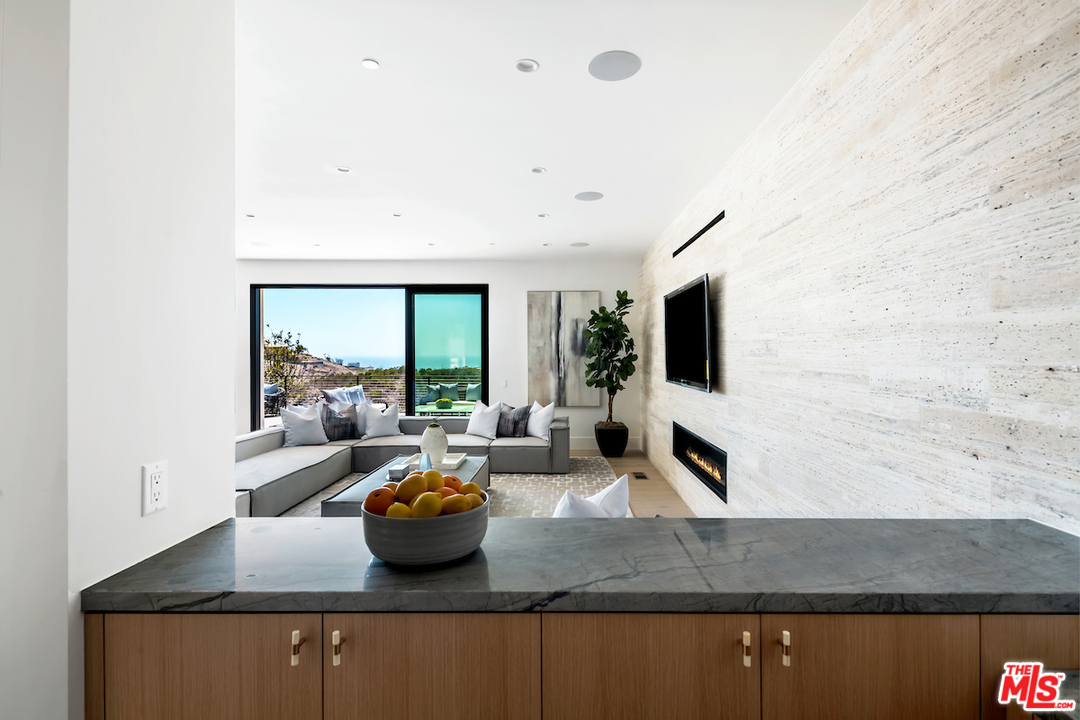 6761 Wandermere Road Malibu, CA 90265 - Photo 7 of 35 Gallery Image 7