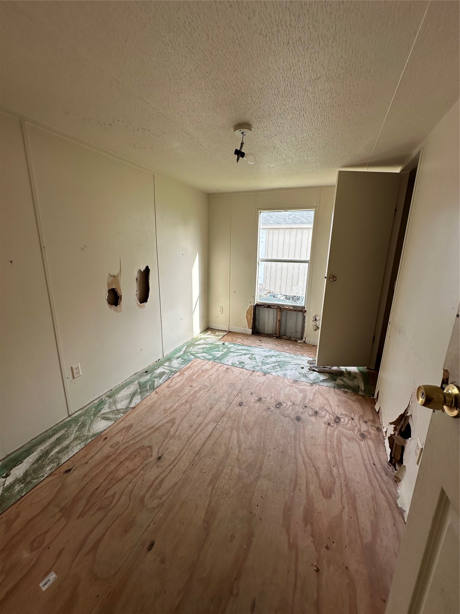 318 4th Street San Leon, TX 77539 - Photo 8 of 10 a view of a livingroom with a staircase