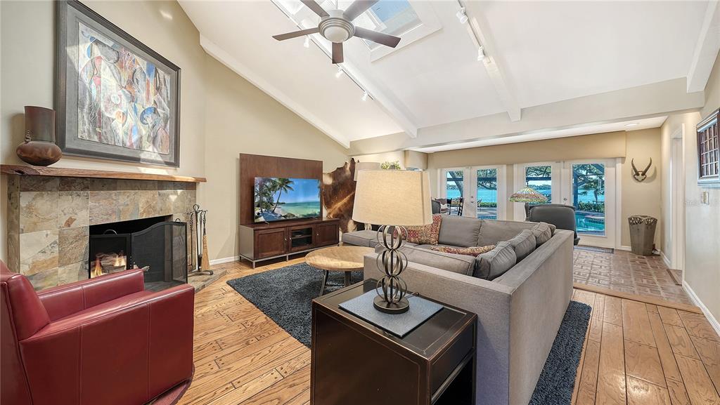 1042 North Casey Key Road Osprey, FL 34229 - Photo 13 of 58