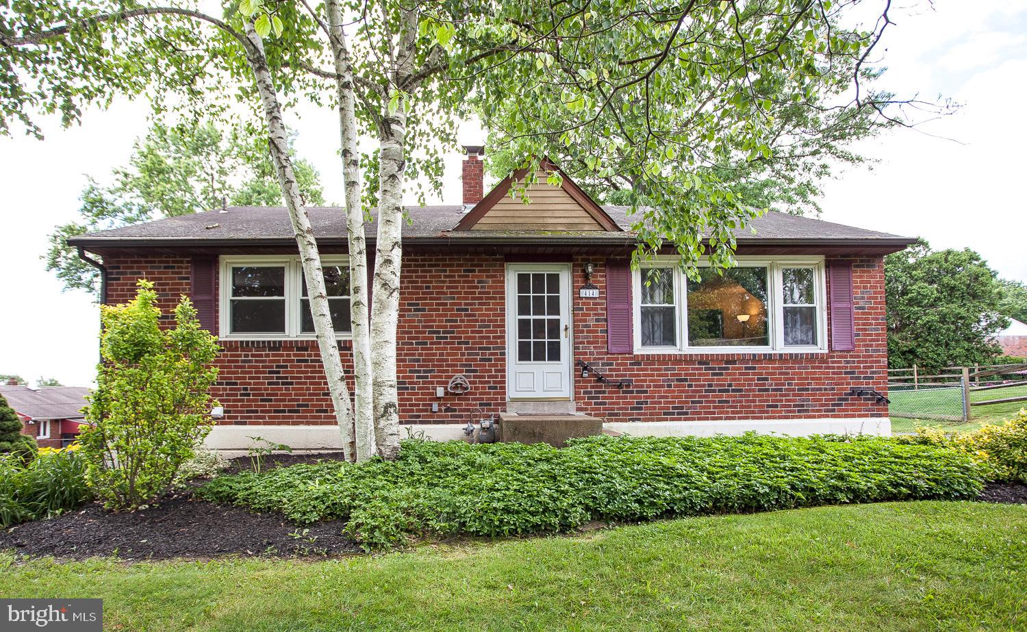 414 Pinecrest Road Norristown, PA 19403 - Photo 2 of 25 Gallery Image 2