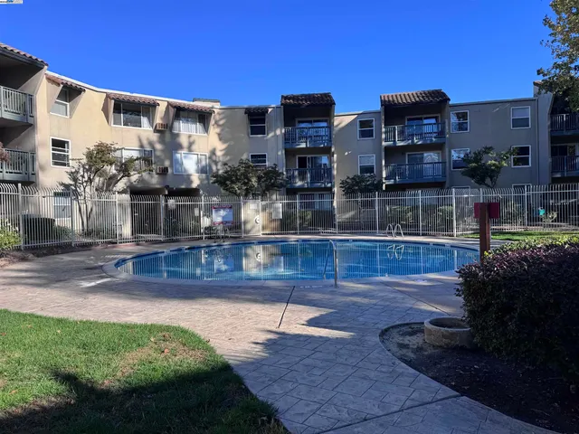 $328,000 | 1087 Murrieta Boulevard, Unit 243, Livermore, CA 94550
