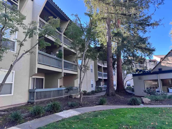 $328,000 | 1087 Murrieta Boulevard, Unit 243, Livermore, CA 94550