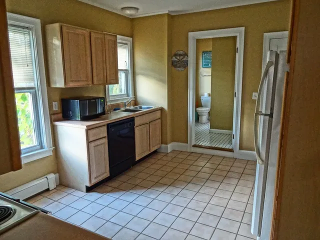 $1,700 | 46 William Street, Unit 2, Newport, RI 02840