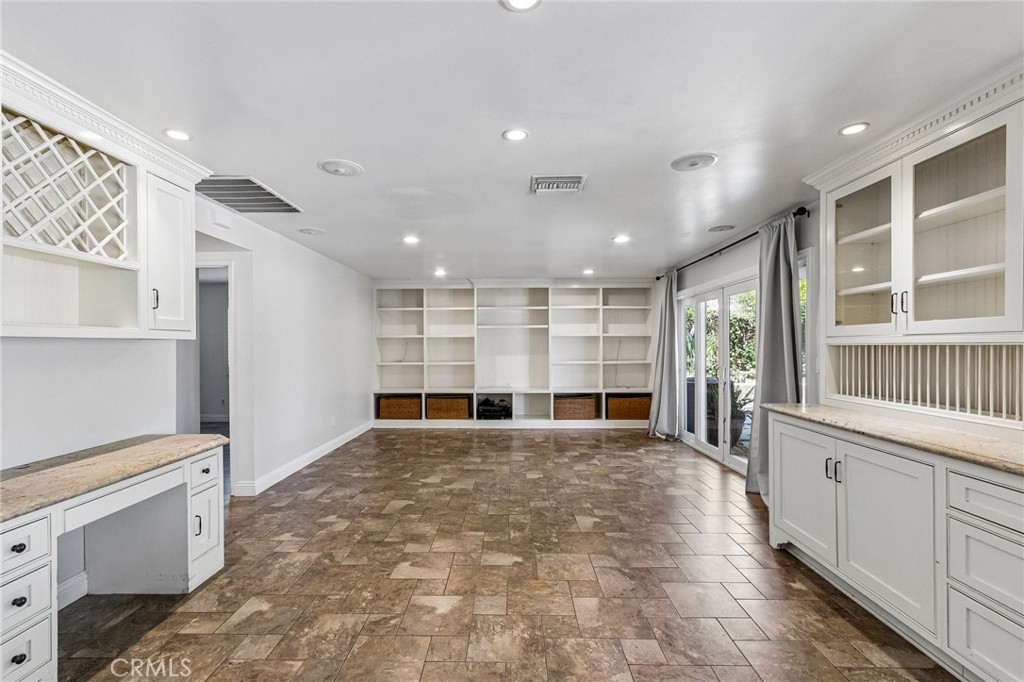 42 Kanan Road Oak Park, CA 91377 - Photo 19 of 69 Gallery Image 19