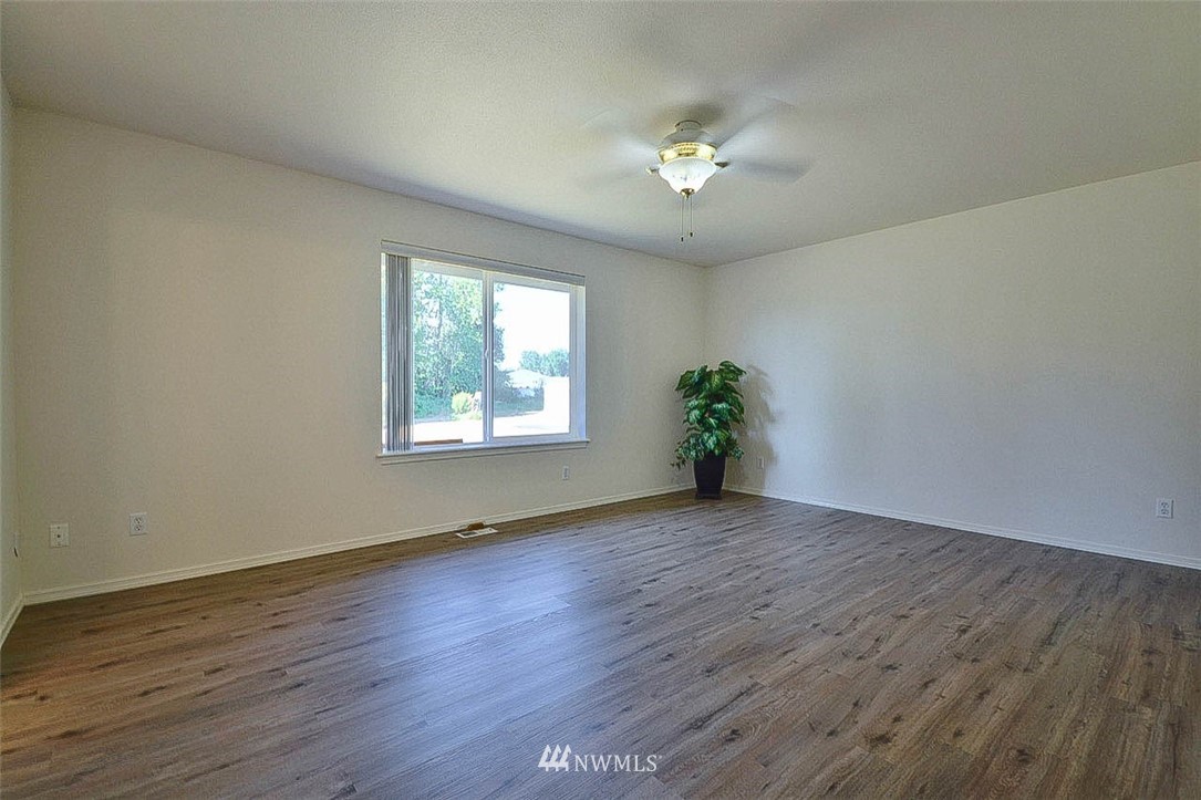 23909 Entwhistle Road East Buckley, WA 98321 - Photo 14 of 40