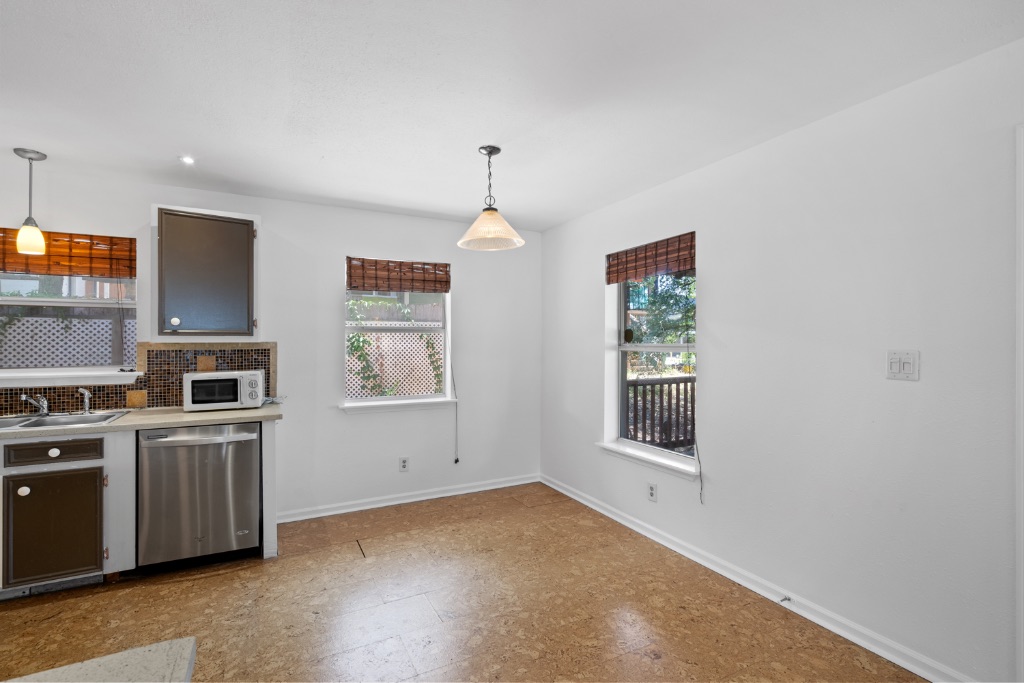 1211 Delano Street Austin, TX 78721 - Photo 7 of 30