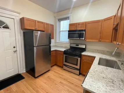 $2,500 | 1613 West Berwyn Avenue, Unit 1, Chicago, IL 60640