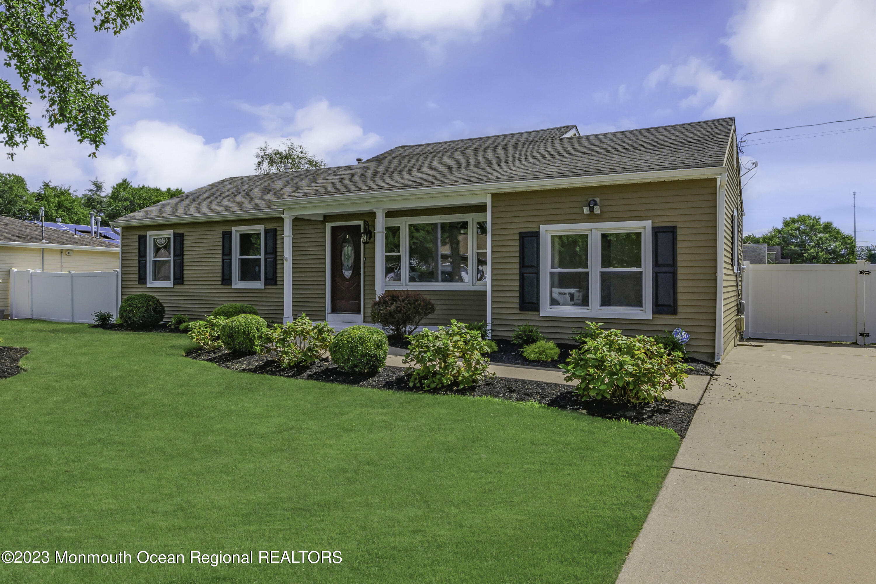 571 Martin Road Toms River, NJ 08753 - Photo 2 of 27 003_dsc00013-1b