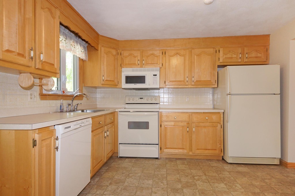 26 Meadowvale Road Burlington, MA 01803 - Photo 5 of 24 Gallery Image 5
