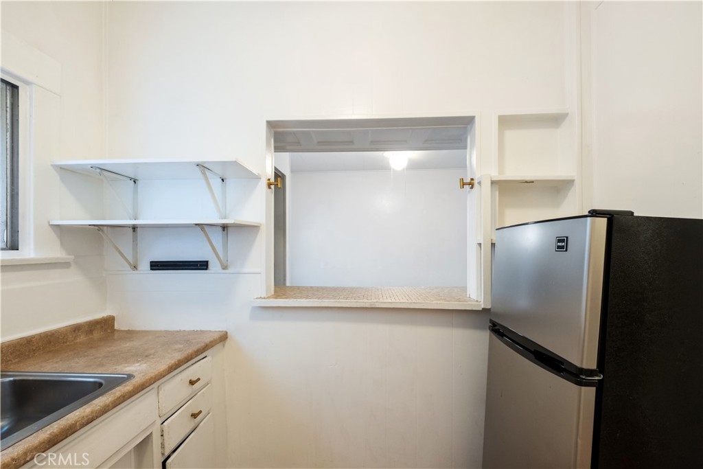 30 Dudley Avenue, Unit 12 Venice, CA 90291 - Photo 7 of 10 a kitchen with a refrigerator and a sink