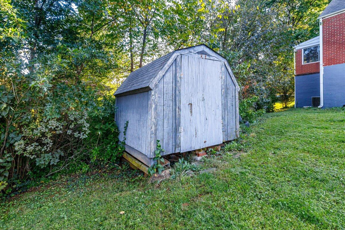 5337 Thornrose Road Roanoke, VA 24012 - Photo 22 of 29 23-24-5337 Thornrose Rd-2433