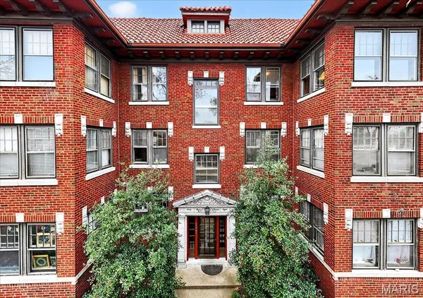 $300,000 | 6328 Northwood Avenue, Unit 3W, St. Louis, MO 63105