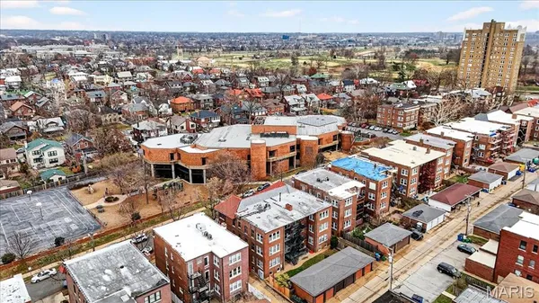 $300,000 | 6328 Northwood Avenue, Unit 3W, St. Louis, MO 63105